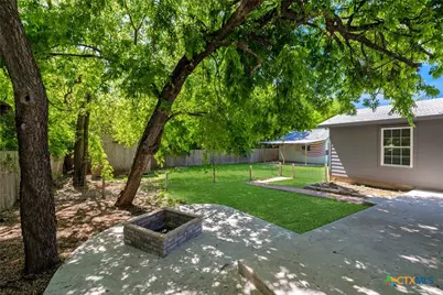 906 E Avenue D, Lampasas, TX 76550 - Photo 21