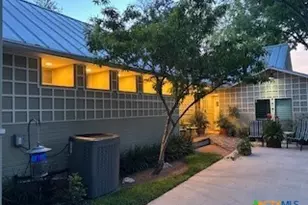 1817 Kuehler Ave, New Braunfels, TX 78130 - Photo 31