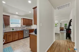 2877 Oakdell Tr, New Braunfels, TX 78130 - Photo 7