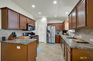 2877 Oakdell Tr, New Braunfels, TX 78130 - Photo 5