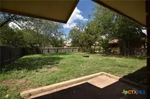 1002 Hillyer St, San Marcos, TX 78666 - Photo 11