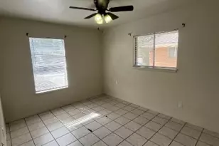 1002 Hillyer St, San Marcos, TX 78666 - Photo 5