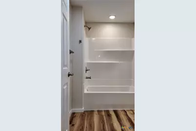 210 Julia St., Yoakum, TX 77995 - Photo 9