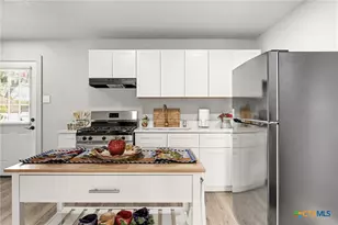 805 S 32nd St, Temple, TX 76501 - Photo 11