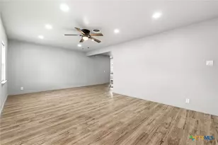 805 S 32nd St, Temple, TX 76501 - Photo 7