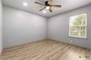 805 S 32nd St, Temple, TX 76501 - Photo 13