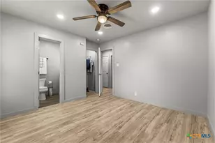 805 S 32nd St, Temple, TX 76501 - Photo 15