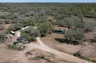 2632 Slickfield Rd, Yorktown, TX 78164 - Photo 33