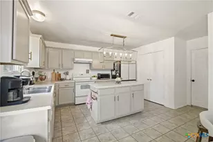 402 Colette Ct Ct, Belton, TX 76513 - Photo 11