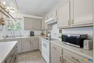 402 Colette Ct Ct, Belton, TX 76513 - Photo 13