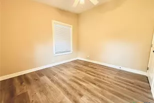 4713 Dahlia Ln, Victoria, TX 77904 - Photo 7