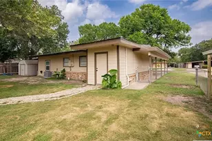 4713 Dahlia Ln, Victoria, TX 77904 - Photo 9
