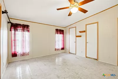 554 Cherry Ridge, Floresville, TX 78114 - Photo 17