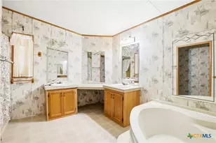 554 Cherry Ridge, Floresville, TX 78114 - Photo 21