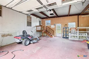 554 Cherry Ridge, Floresville, TX 78114 - Photo 29