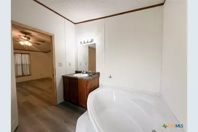 801 E Mesquite Lane, Victoria, TX 77901 - Photo 15