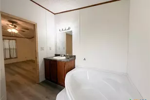 801 E Mesquite Ln, Victoria, TX 77901 - Photo 15