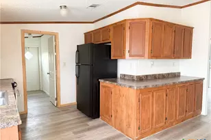 801 E Mesquite Ln, Victoria, TX 77901 - Photo 7