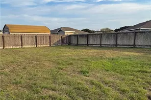 801 E Mesquite Ln, Victoria, TX 77901 - Photo 27