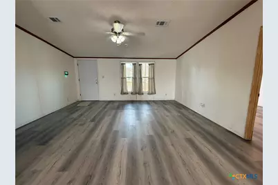 801 E Mesquite Lane, Victoria, TX 77901 - Photo 5