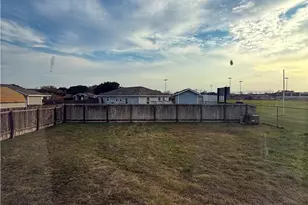 801 E Mesquite Ln, Victoria, TX 77901 - Photo 23