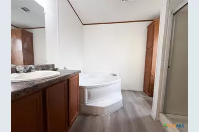 801 E Mesquite Lane, Victoria, TX 77901 - Photo 17