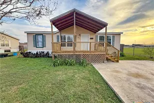 801 E Mesquite Ln, Victoria, TX 77901 - Photo 1