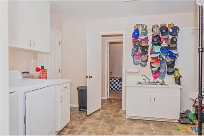 111 Dover Dell, Victoria, TX 77904 - Photo 9