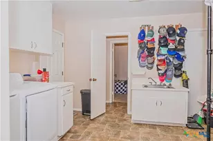 111 Dover Dell, Victoria, TX 77904 - Photo 9