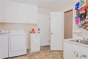 111 Dover Dell, Victoria, TX 77904 - Photo 11