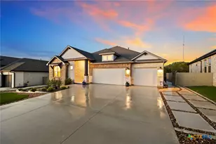 374 Bridle Trl, New Braunfels, TX 78132 - Photo 5