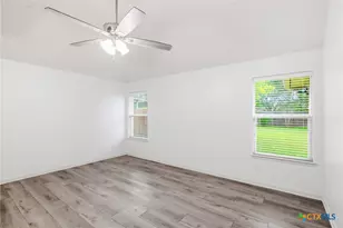 115 Sandstone Ct, Victoria, TX 77904 - Photo 13
