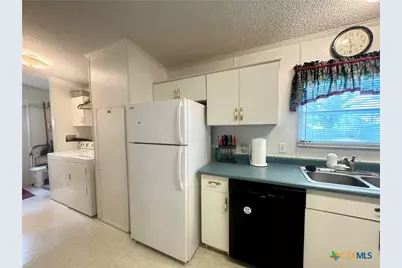 306 Turner Street, Yoakum, TX 77995 - Photo 15