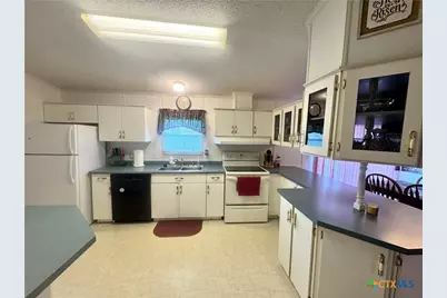 306 Turner Street, Yoakum, TX 77995 - Photo 13