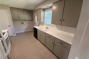 795 Albert St, New Braunfels, TX 78130 - Photo 9