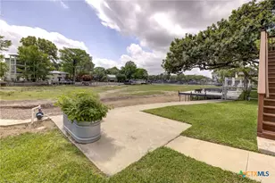 210 Royal George Cir, Mcqueeney, TX 78123 - Photo 39