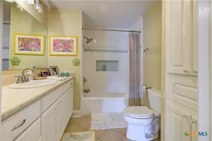 210 Royal George Cir, Mcqueeney, TX 78123 - Photo 27