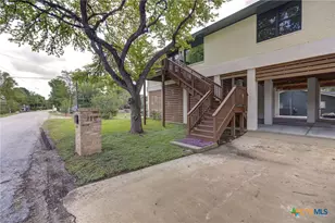 210 Royal George Cir, Mcqueeney, TX 78123 - Photo 5