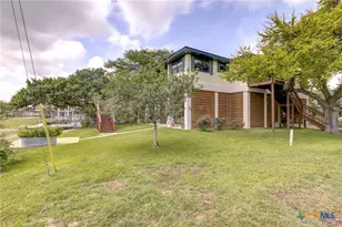 210 Royal George Cir, Mcqueeney, TX 78123 - Photo 3