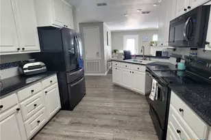 1404 W Baltimore Ave, Seadrift, TX 77983 - Photo 21