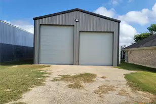 1404 W Baltimore Ave, Seadrift, TX 77983 - Photo 29