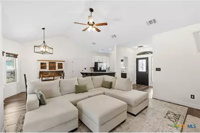 172 Rogues Hollow, Seguin, TX 78155 - Photo 5