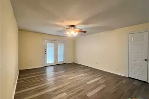 902 N 1st St, Temple, TX 76501 - Photo 5