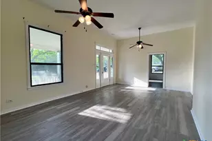 902 N 1st St, Temple, TX 76501 - Photo 25