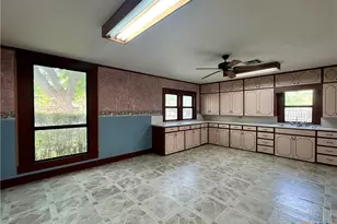 902 N 1st St, Temple, TX 76501 - Photo 7