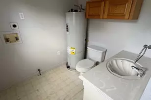 707 W Houston Ave, Seadrift, TX 77983 - Photo 9