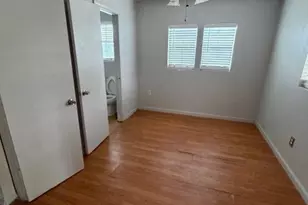 707 W Houston Ave, Seadrift, TX 77983 - Photo 5
