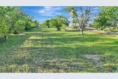 102 W Mockingbird Lane, Victoria, TX 77904 - Photo 5
