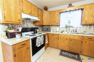 1707 E Fourth St, Lampasas, TX 76550 - Photo 37