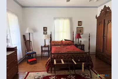 607 N Bridge, Victoria, TX 77901 - Photo 7